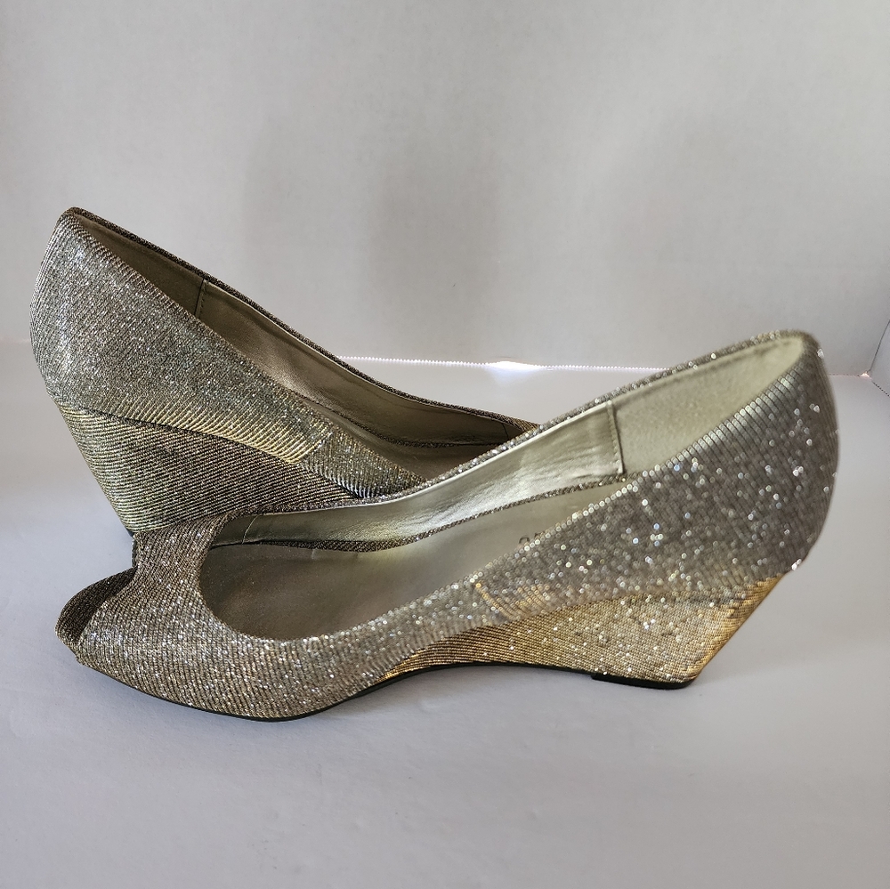 CL by Laundry Gold Metallic Wedge Size 9.5M